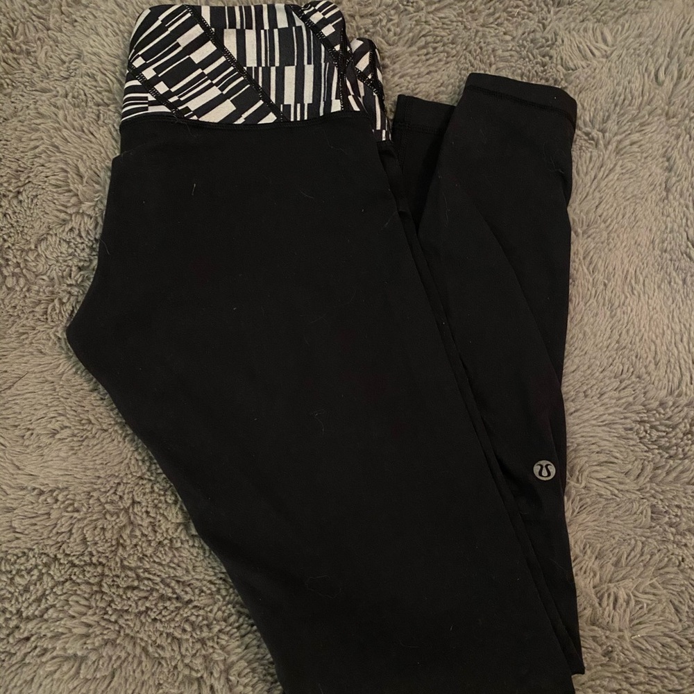 Lululemon Black & White Wunder Under Leggings
